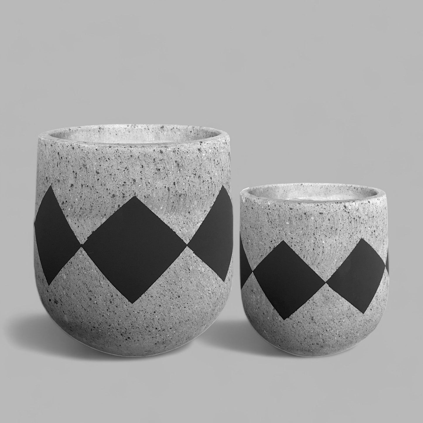 VT133S - JARDINIER EN MOUSSE LÉGÈRE PEINTE ET EN BÉTON