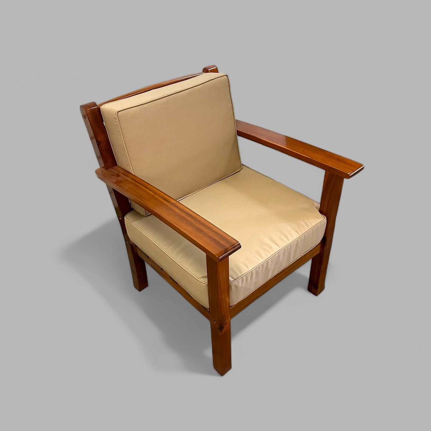 C1300A-P - Fauteuil Hilo finition polyuréthane