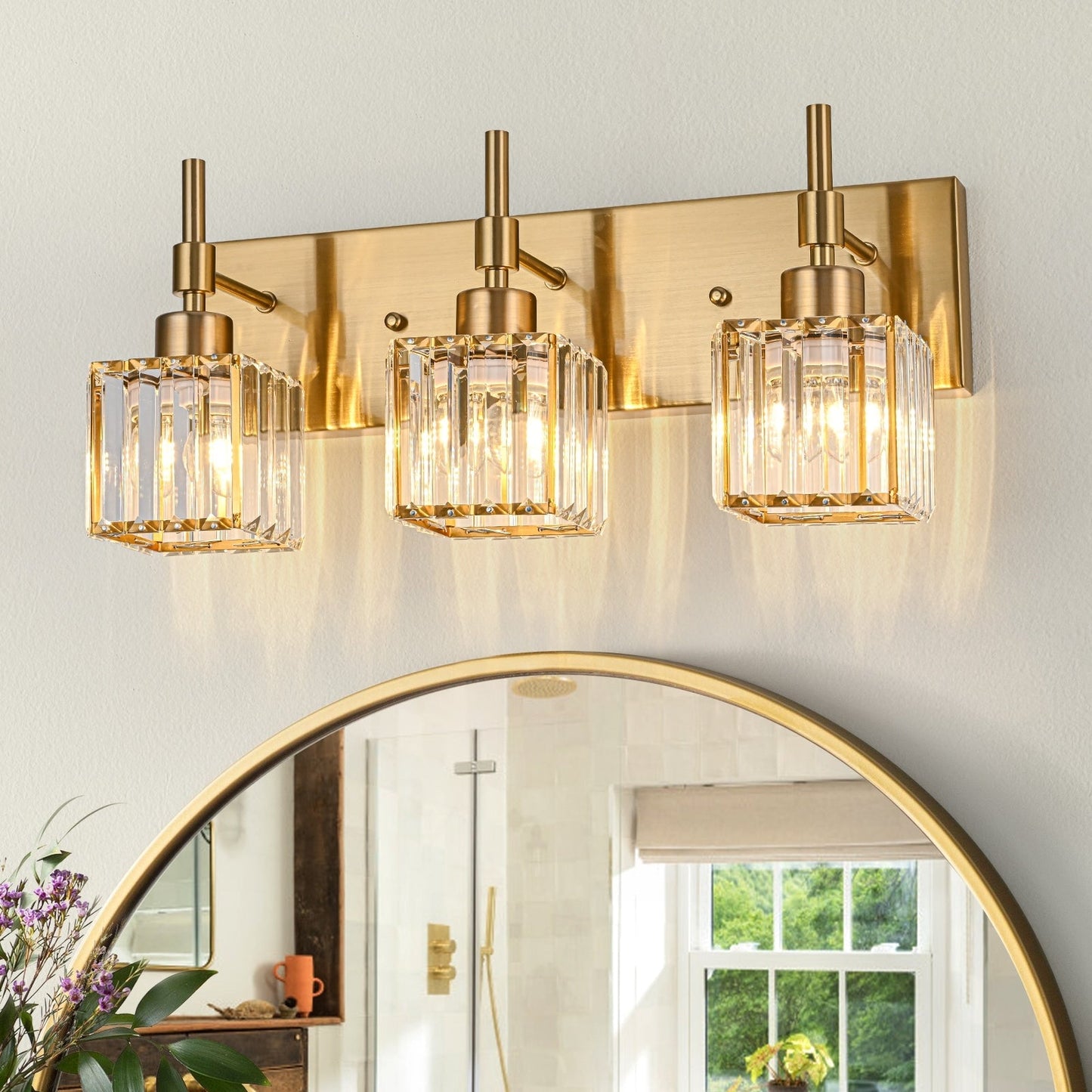 Luminaires de salle de bain modernes à intensité variable en cristal Ora, à installer au-dessus du miroir, style glamour.