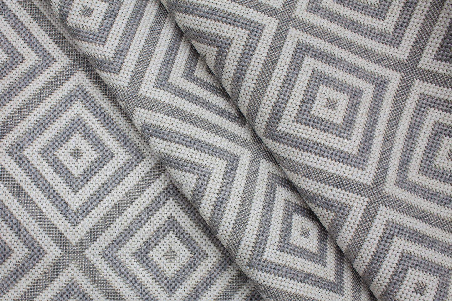 Collection de tapis argentés