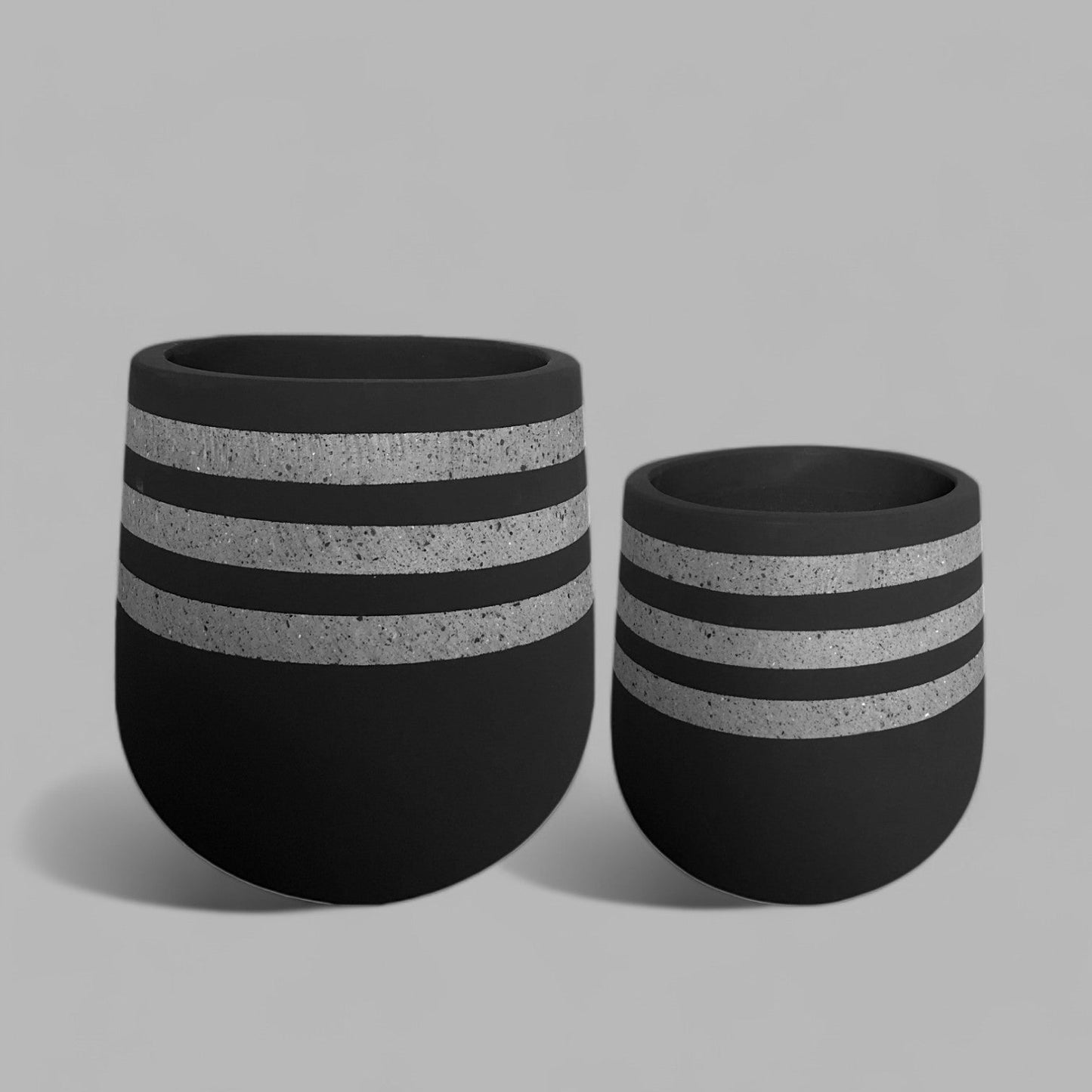 VT133S - JARDINIER EN MOUSSE LÉGÈRE PEINTE ET EN BÉTON