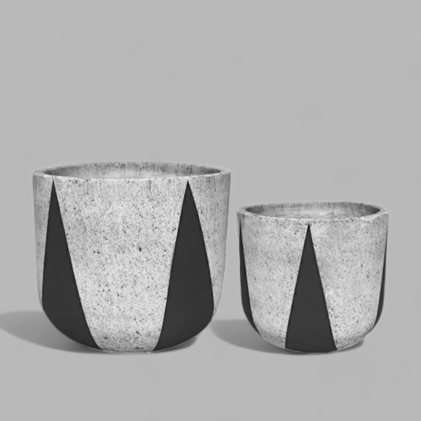 VT207BC - JARDINIÈRE EN MOUSSE LÉGÈRE PEINTE ET EN BÉTON