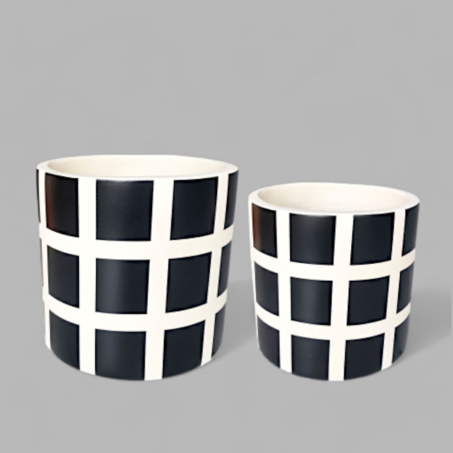 VT52CD - JARDINIER EN MOUSSE LITE PEINTE ET BÉTON